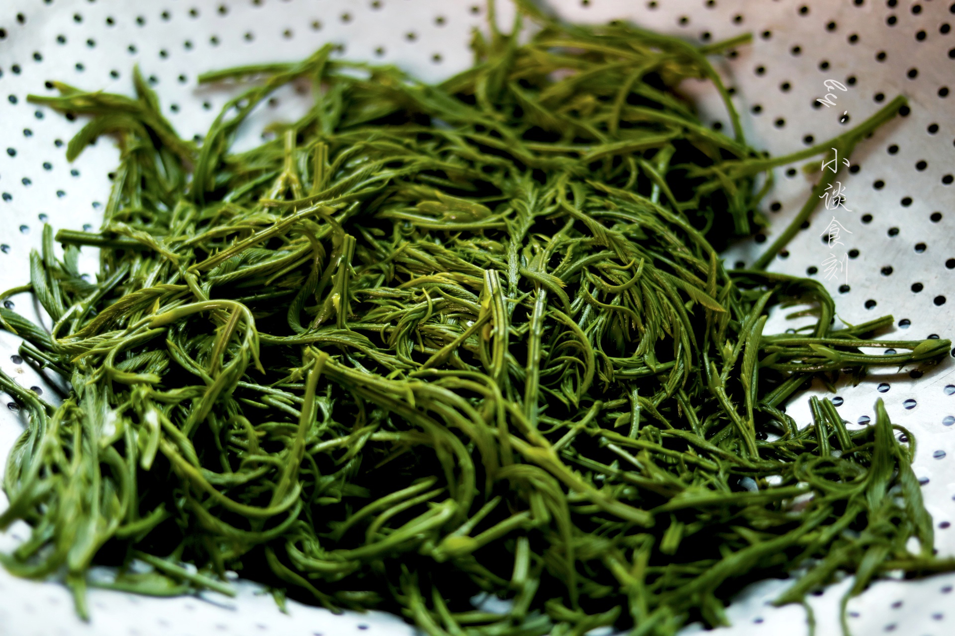 夏天最爱吃这野菜,2块钱一把,宁可不吃肉也要吃它,开胃助消化