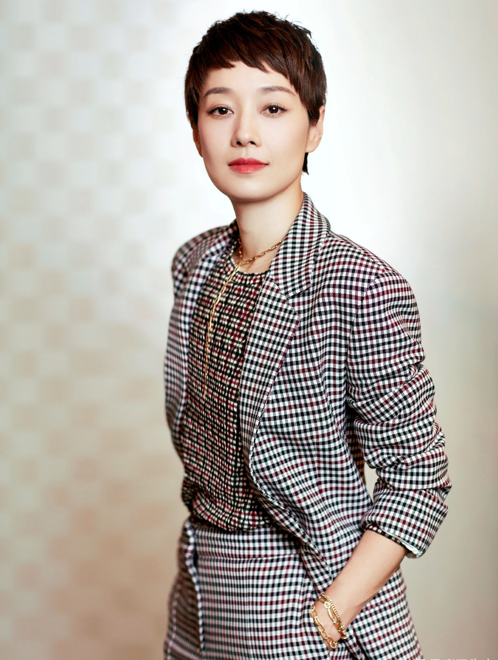 小方脸马伊琍剪了短发变瓜子脸,了解这些短发小知识,魅力十足