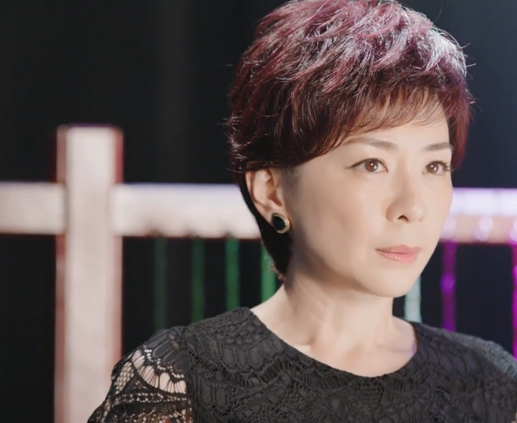 艺术馆馆长提议让宋秀华和徐卉婕各找一名不会刺绣的