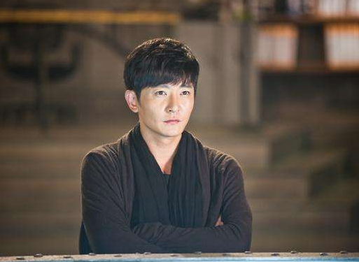 《暗黑者》第三季开播,留了胡子的郭京飞,比苏明成好看百倍!