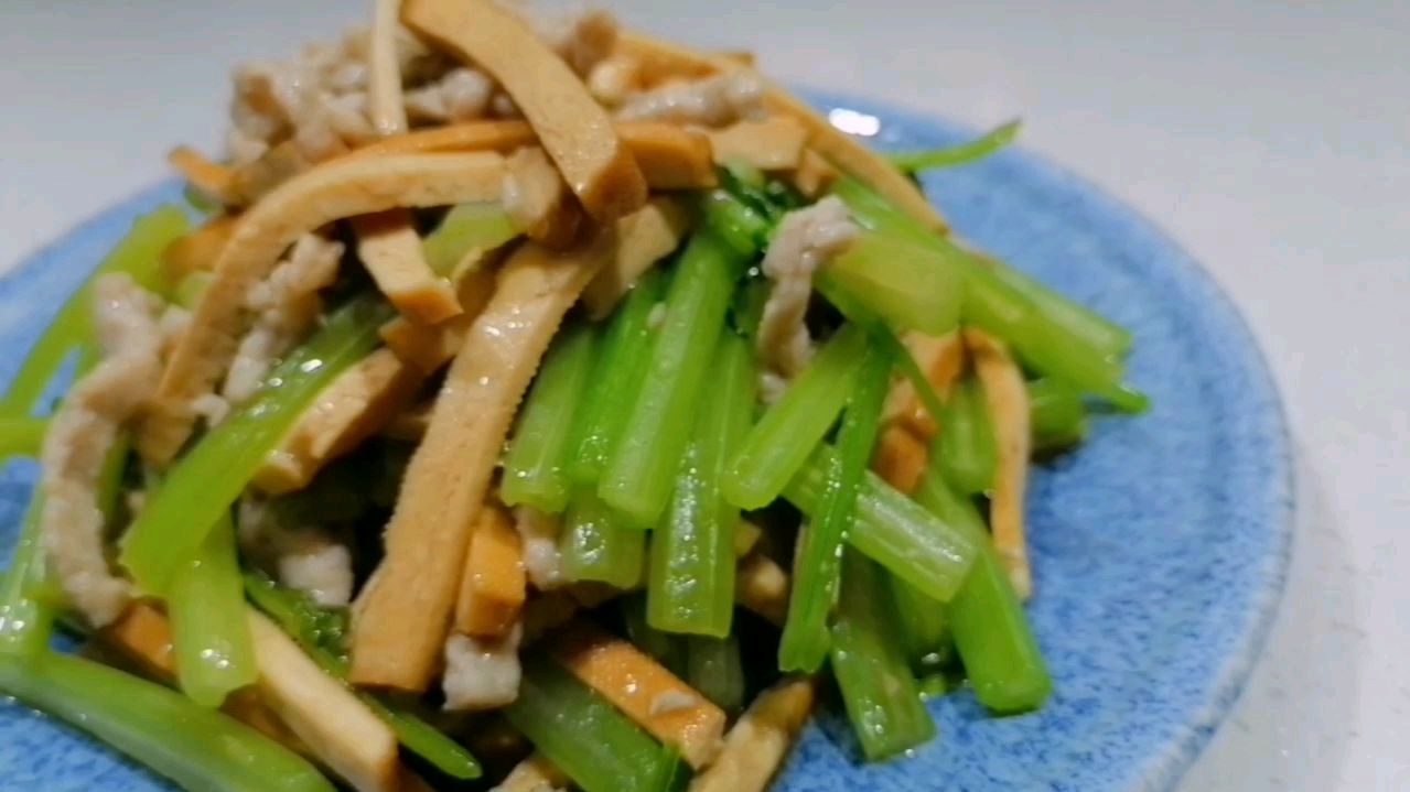 芹菜香干炒肉丝,很多人都不知道三种食材下锅顺序,阿浩来告诉你