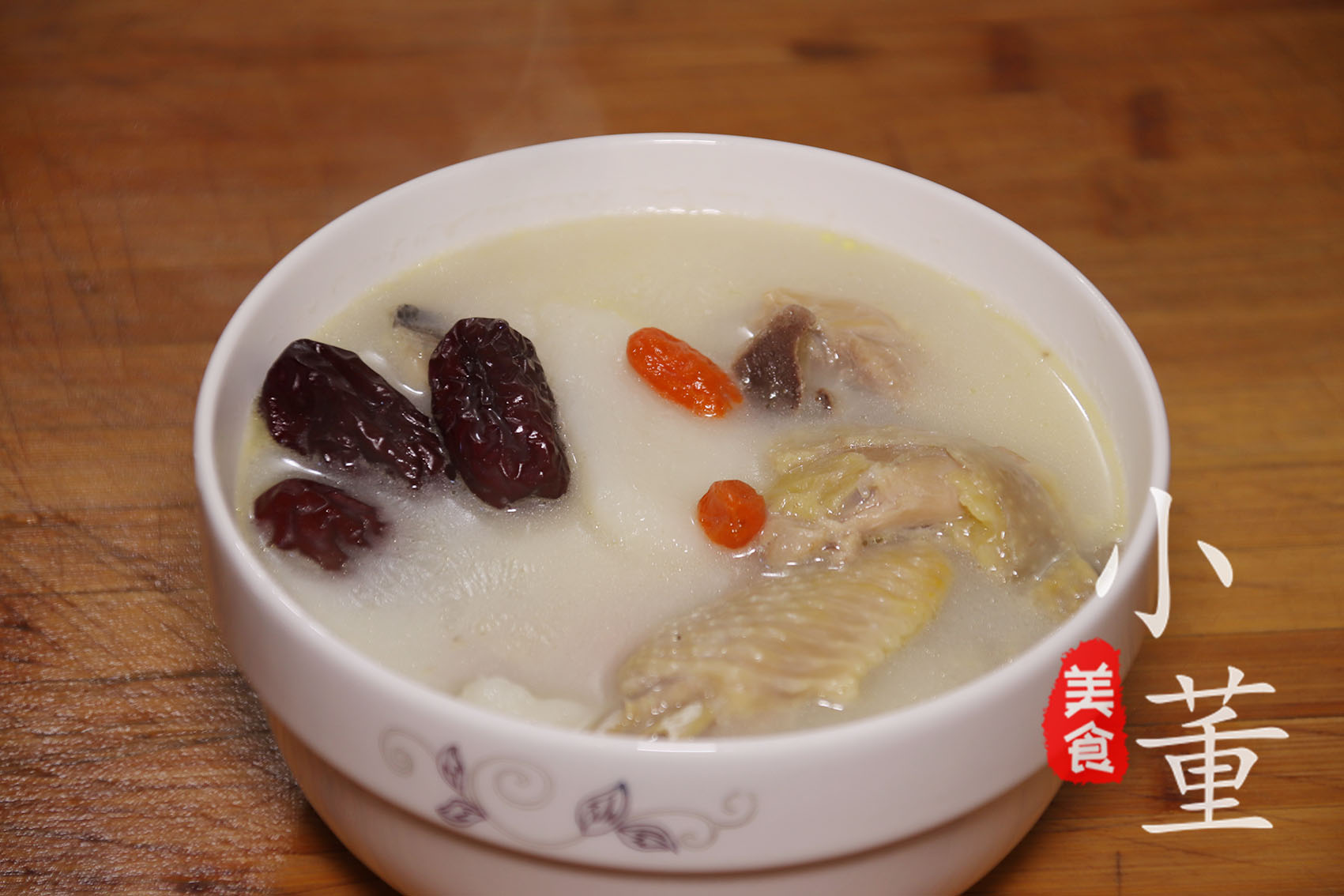 炖鸡汤,记住这4个小技巧,保证炖出来汤白味鲜,先收藏了