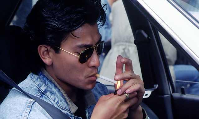 胡歌抽烟落寞,陈道明抽烟深沉,张国荣抽烟忧郁,他抽烟霸气!