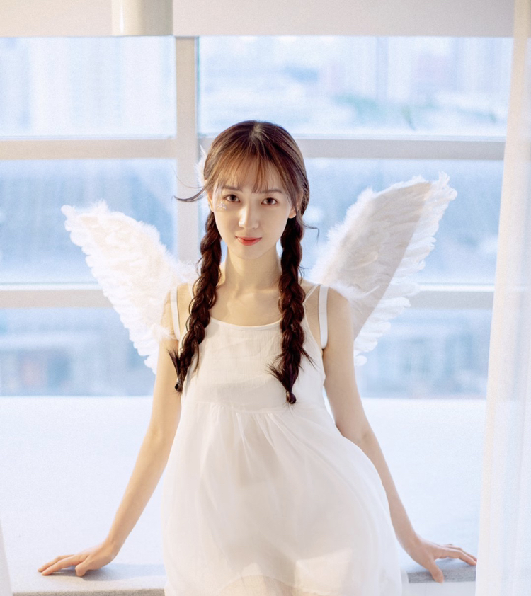 吴亦凡新女友被曝"心机女"?看了私下照片,纷纷表示只能祝福!