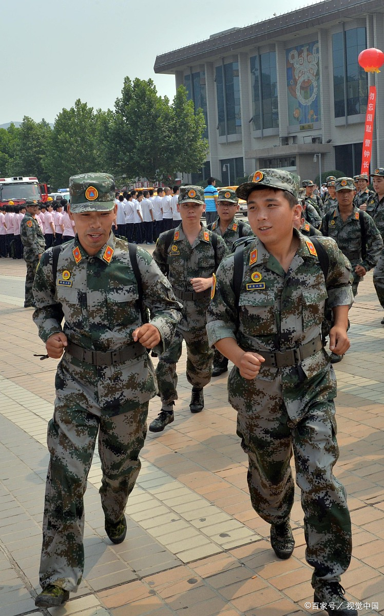 郑州防空兵学院政委图片