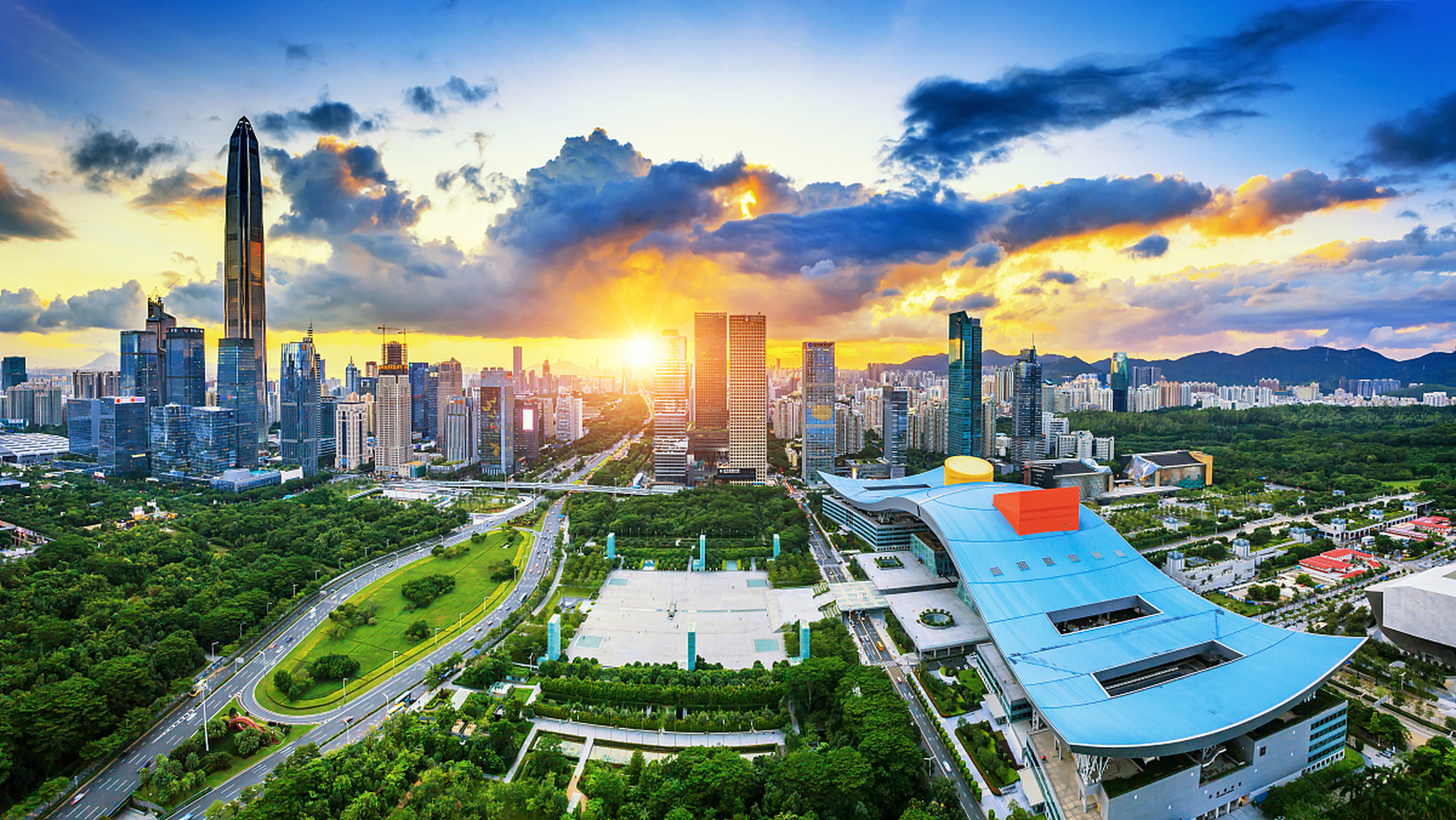 今天是深圳经济特区43岁生日. 春"深"似海,根"深"叶茂.
