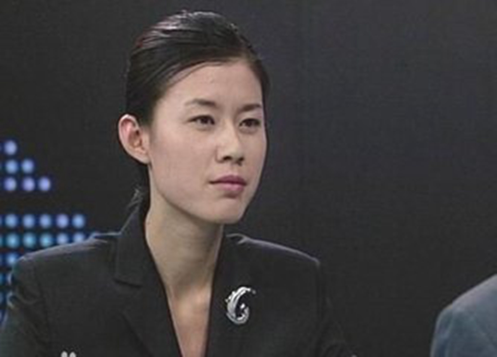 梁宏达隐藏多年的妻子曝光!是央视主持人,难怪没孩子也这么恩爱