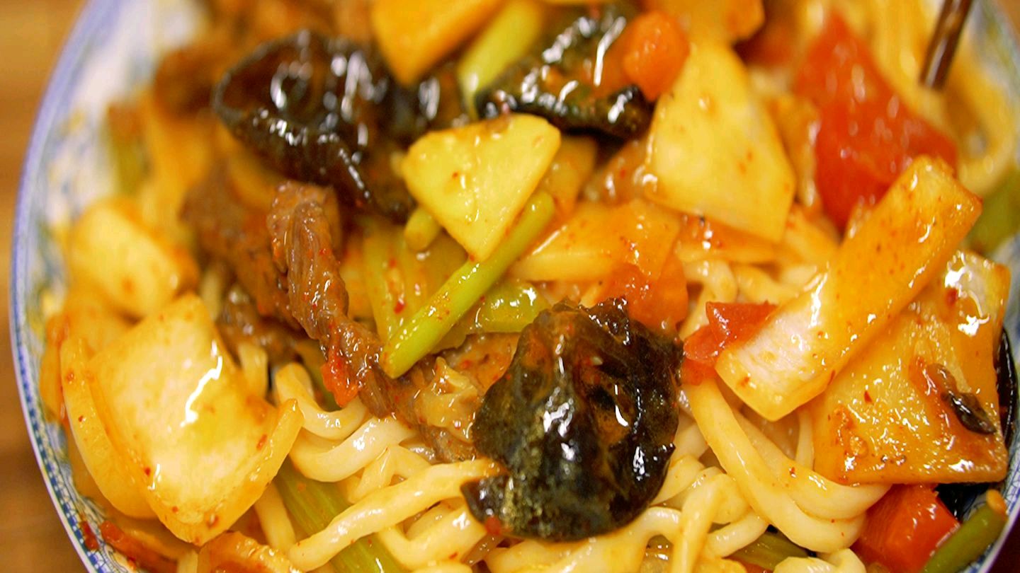 好吃过瘾的过油肉拌面,看完视频没有学不会的了～