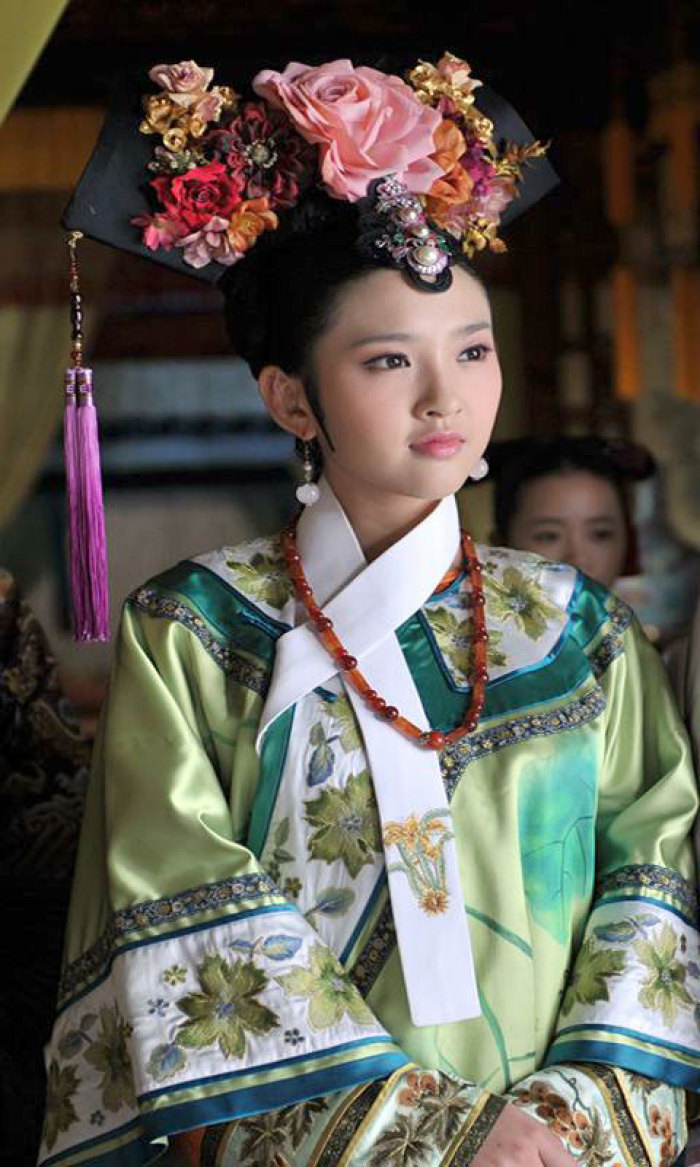 甄嬛传祺嫔从冷宫跑出脚穿的东西,鲜有人注意,暴露深宫一个秘密