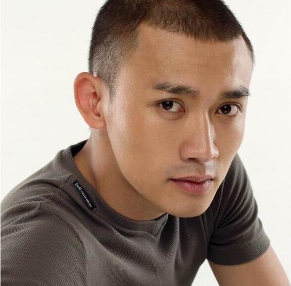 聂远对女儿挺保护的,虽然他在自己微博上经常各种发女儿的照片,但是他