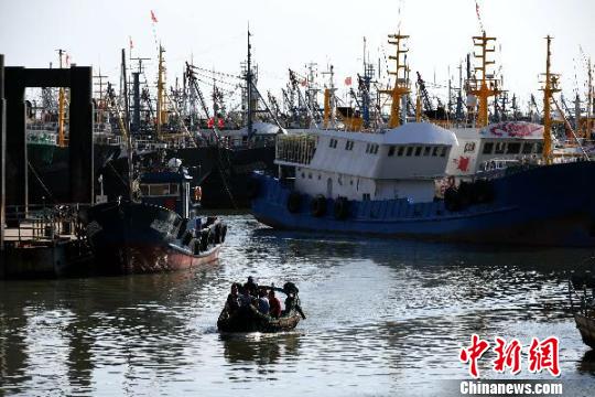 台风"玛莉亚"登陆前见闻:渔船进港 人员上岸