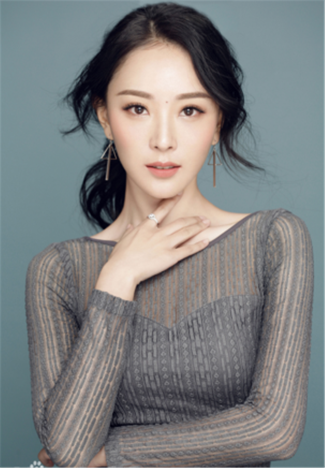 她在《米露露求爱记》中饰演冯媛,在现实生活中竟如此性感可爱!