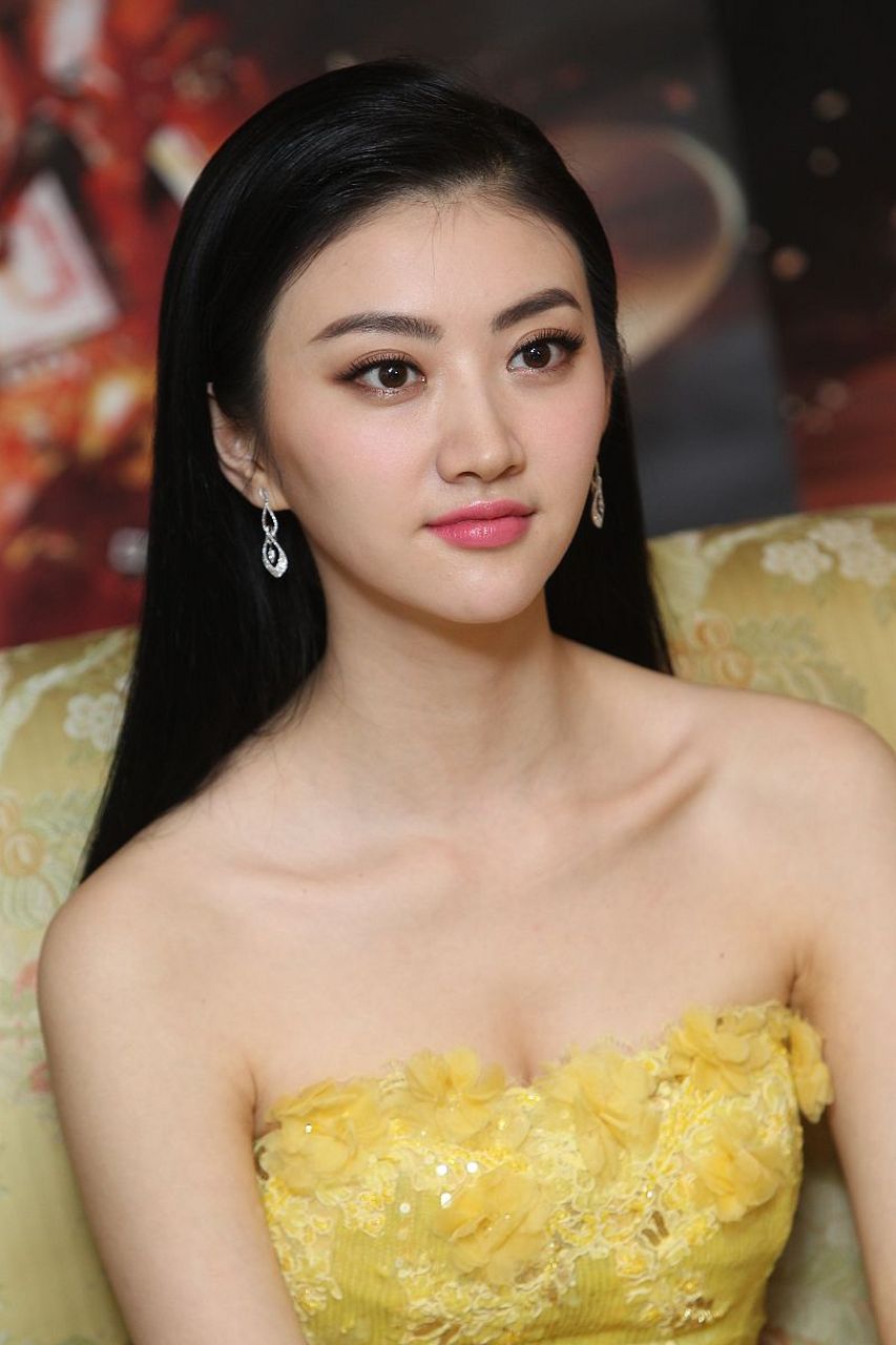 说什么美女的事业不能因为渣男毁了,看来网友是喜欢选择性失忆,这个