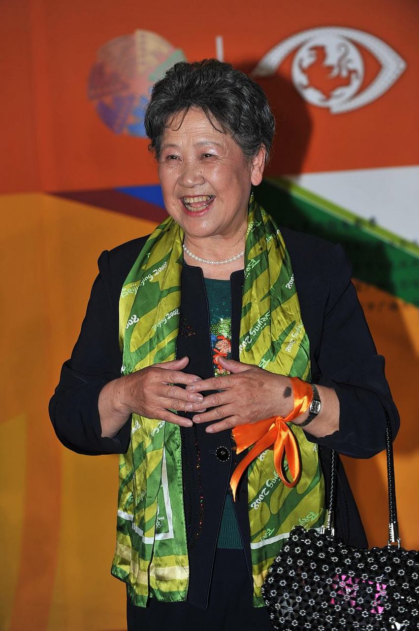 演员杨春霞,饰演白骨精时闹出了很大的笑话,一群人在波月洞拍摄,为了