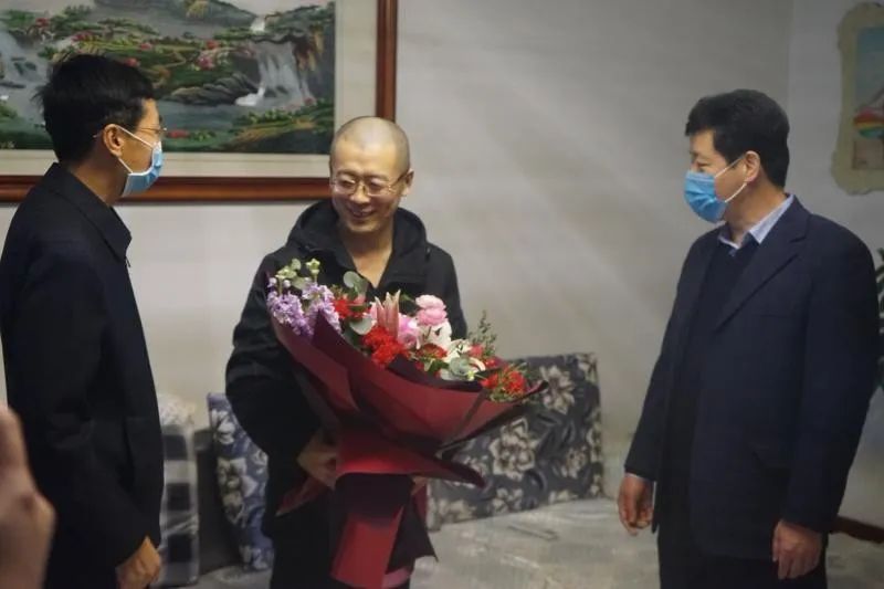 梁宝明,王峰,范发宾,闫启明等领导看望慰问援鄂医护人员家属