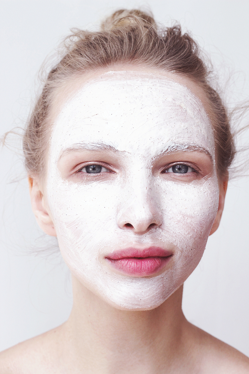 白瓷娃娃是一种利用仪器产生光热效应的美容技术,能够美白嫩肤,改善