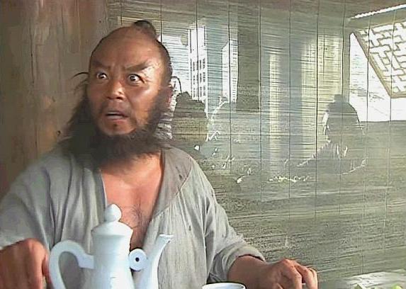 郑老屁:导演这烙饼真吃不动了!李逵:导演我要再练就成健美了