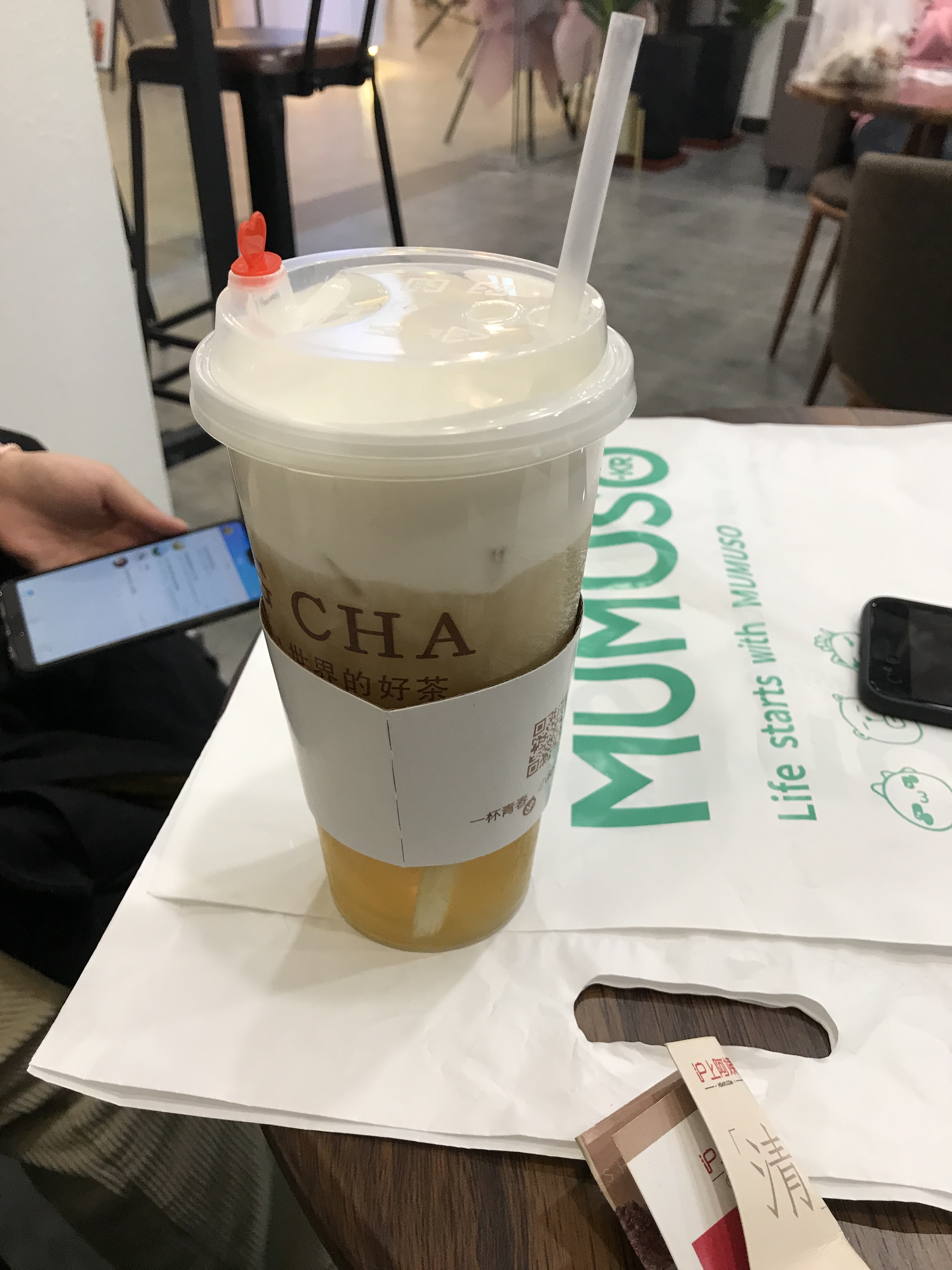 两杯星巴克圣诞款 贡茶两杯奶盖茶 一杯水果茶