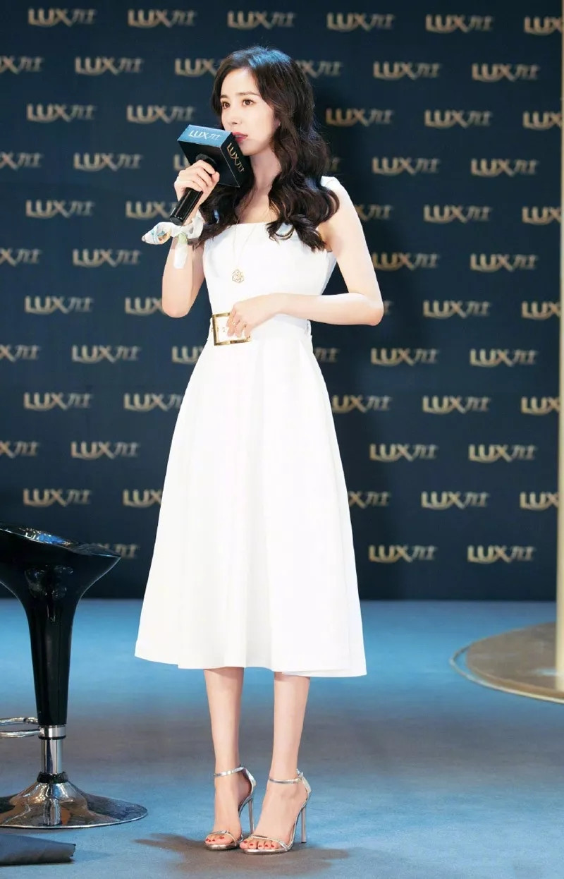 活色生香,娱乐圈第一美足女王杨幂玉足特写!