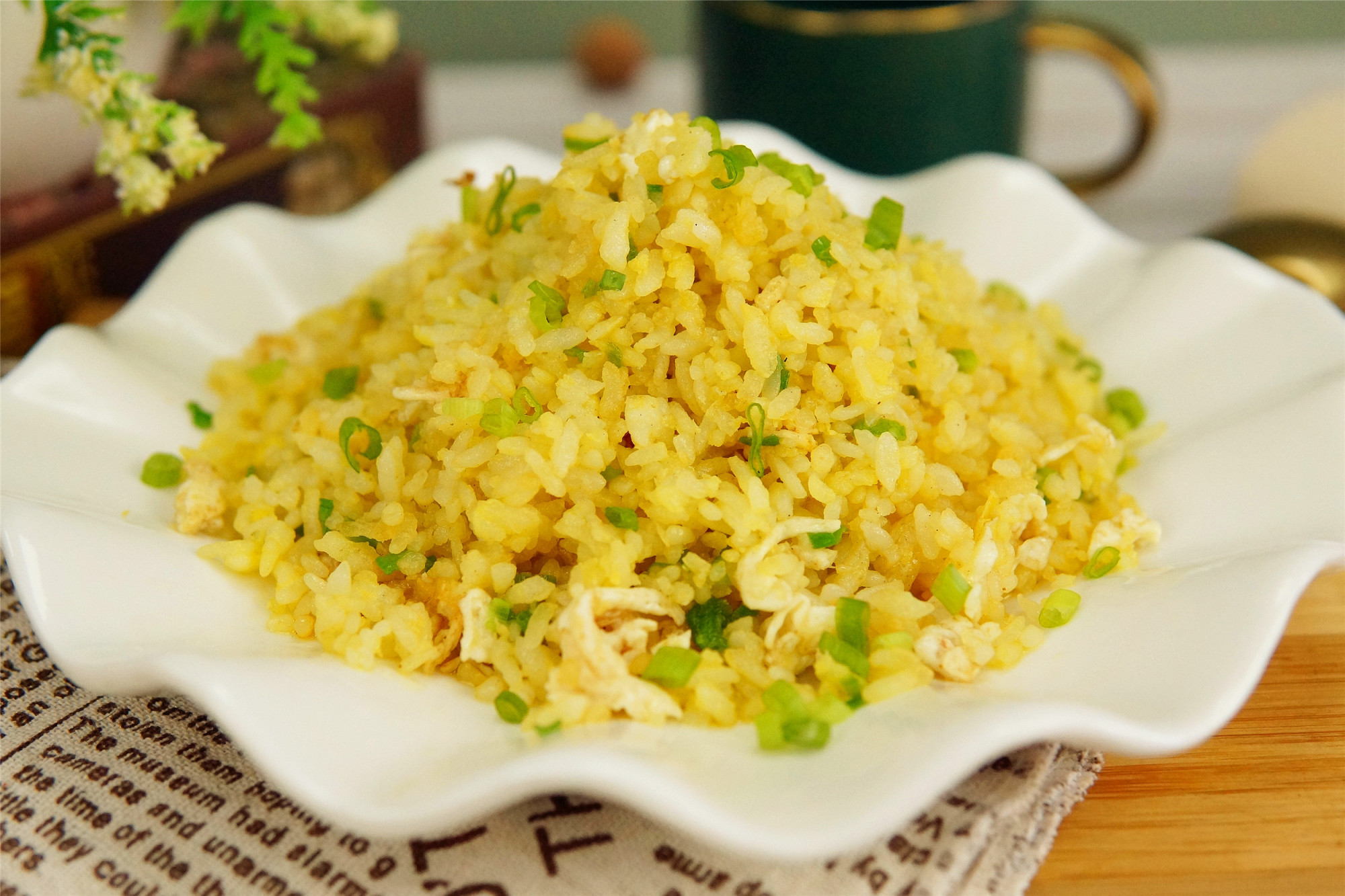 做蛋炒饭,先炒蛋还是先炒米,都不对,这做法金黄诱人,粒粒分明