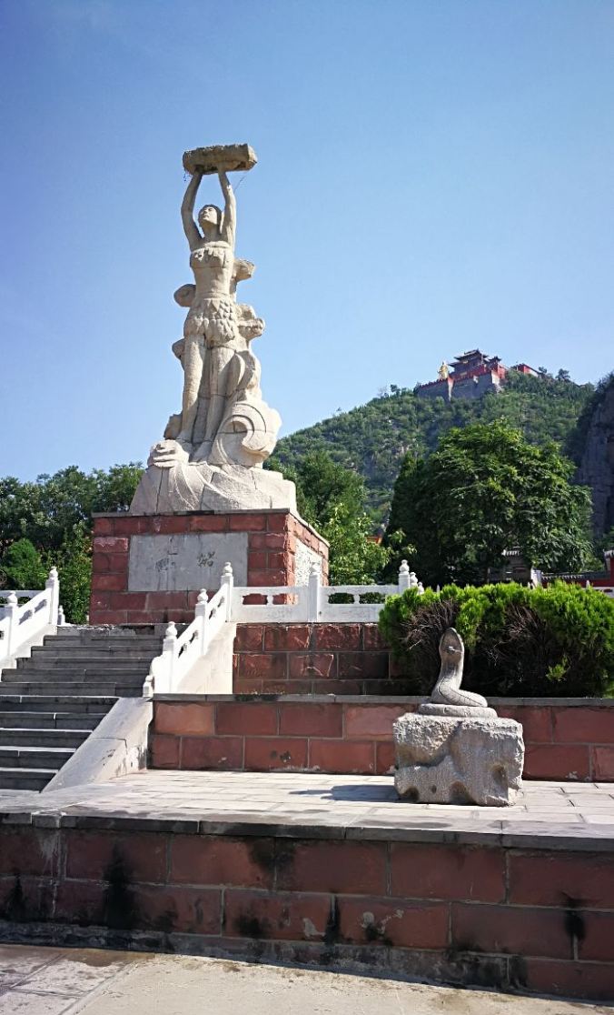 位于太行山中的古灵山风景区,距离淇县县城西北约8公里处.