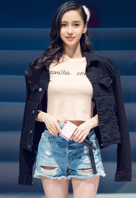 杨颖参加《新舞林大会》,她一出场,评论炸了,网友:不忍直视