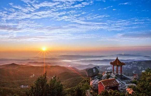 登沂山玉皇顶,一览众山小,赏大自然美景