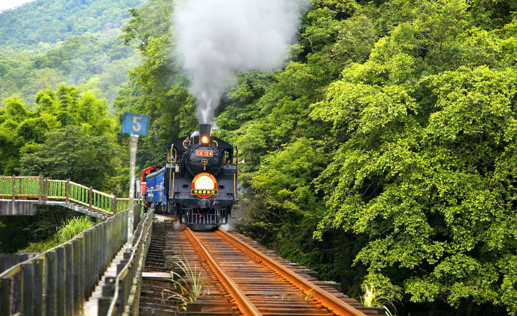 新北:台湾社会的缩影,巨观的海蚀奇景,《那些年》取景的平溪线