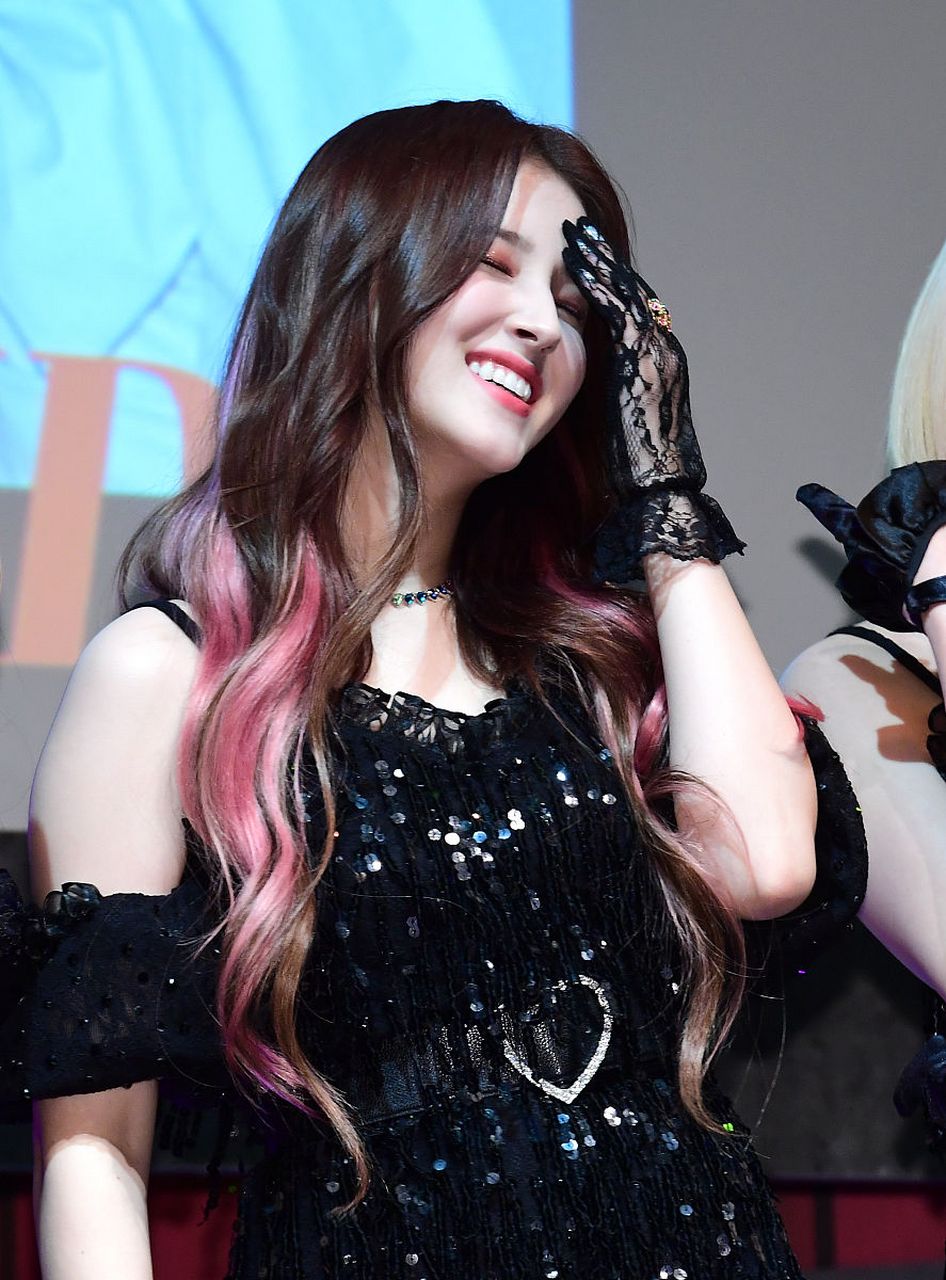 nancy,本名李承利,前演唱组合momoland成员.