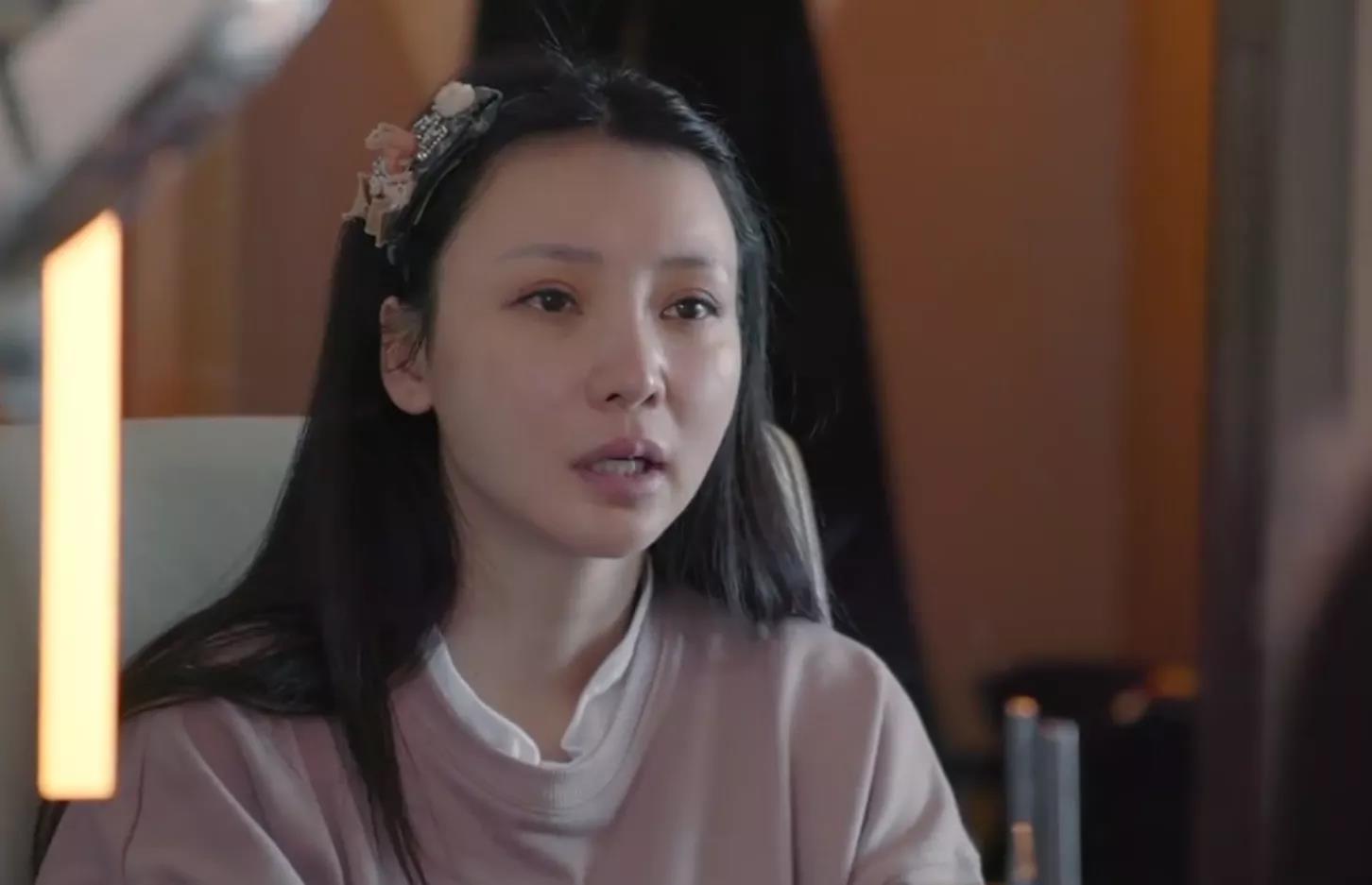 柳岩节目公然卸妆,看清她的真实素颜,网友简直炸锅了