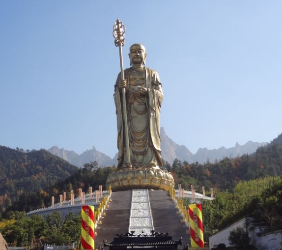 而九华山的这尊地藏王菩萨雕像也是在国内有着非常高的知名度.
