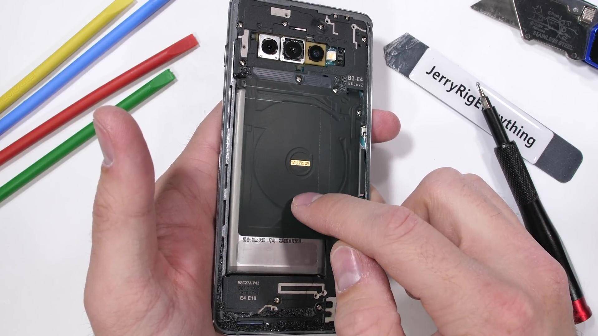 三星galaxy s10拆机 一旦损坏维修费用将不菲