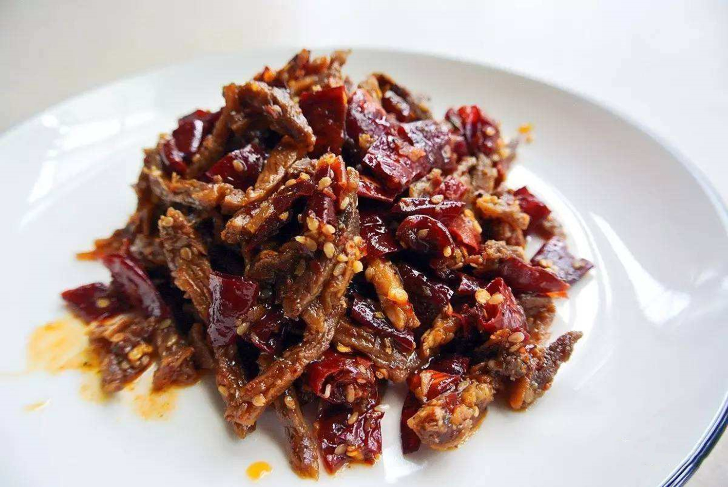 香酥牛肉口味咸鲜,色泽金黄,外焦里嫩,美味又营养,做起来简单