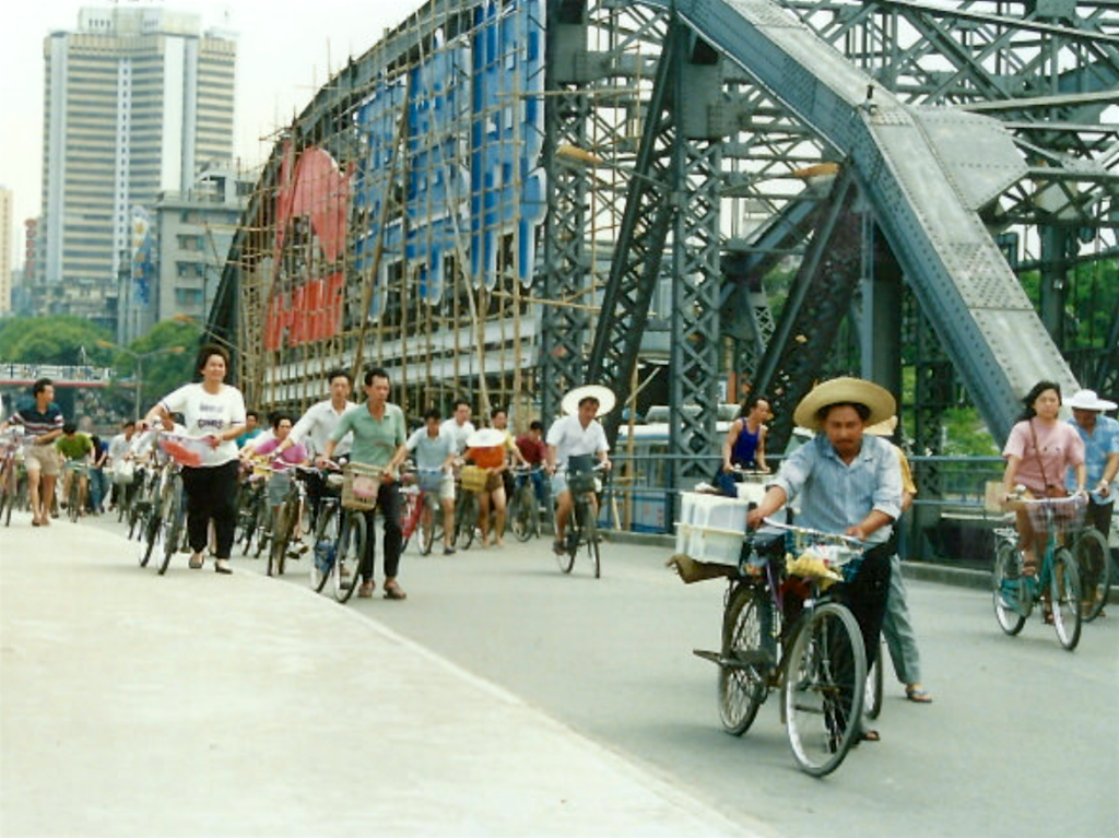 九十年代初广州街拍,快速发展的大都市