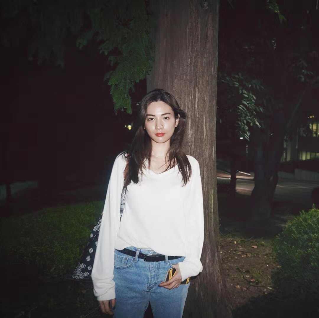 林珍娜素颜状态憔悴,不带妆老气十足,世界第一美颜值崩了