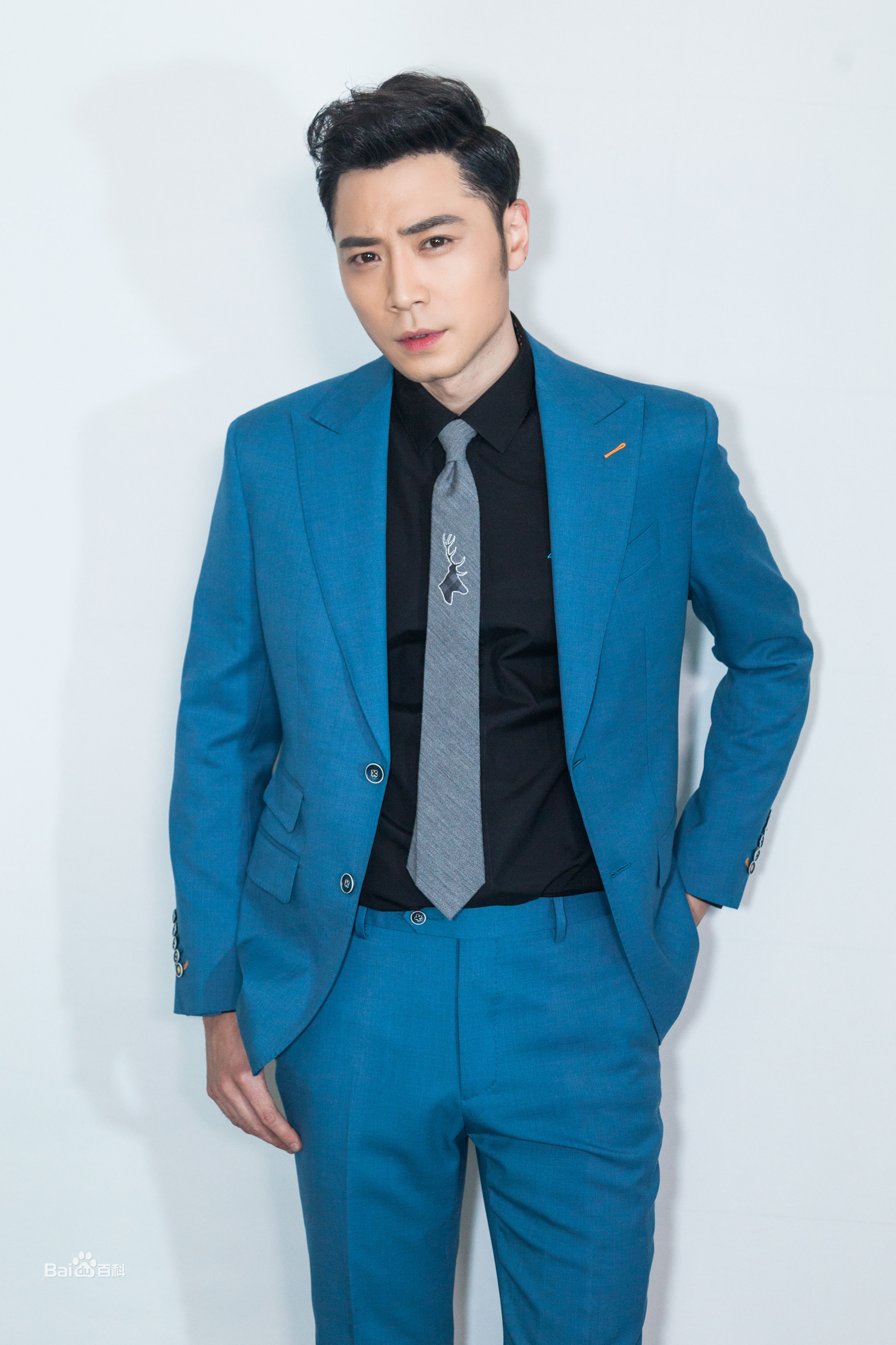 《怒晴湘西》胆小鬼杨副官,寸头造型太man了,网友:人靠衣装!