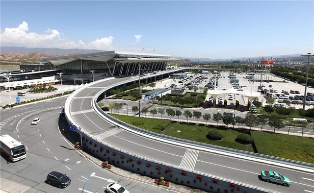 青海机场:旅客吞吐量"火箭"增速 迈入每年百万增长新量级