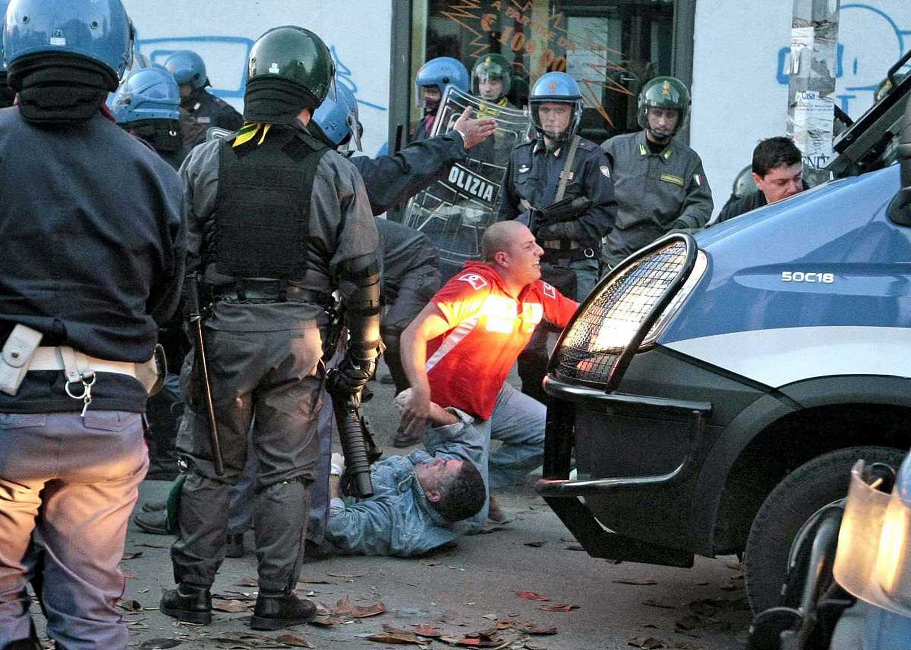 美国枪击案# 据美国媒体报道,美国一个联邦陪审团2日一致决定对衷造