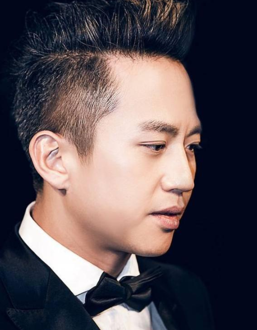 邓超是个创作型的演员,他是那种,每一次对他有要求,他都会加倍给对方