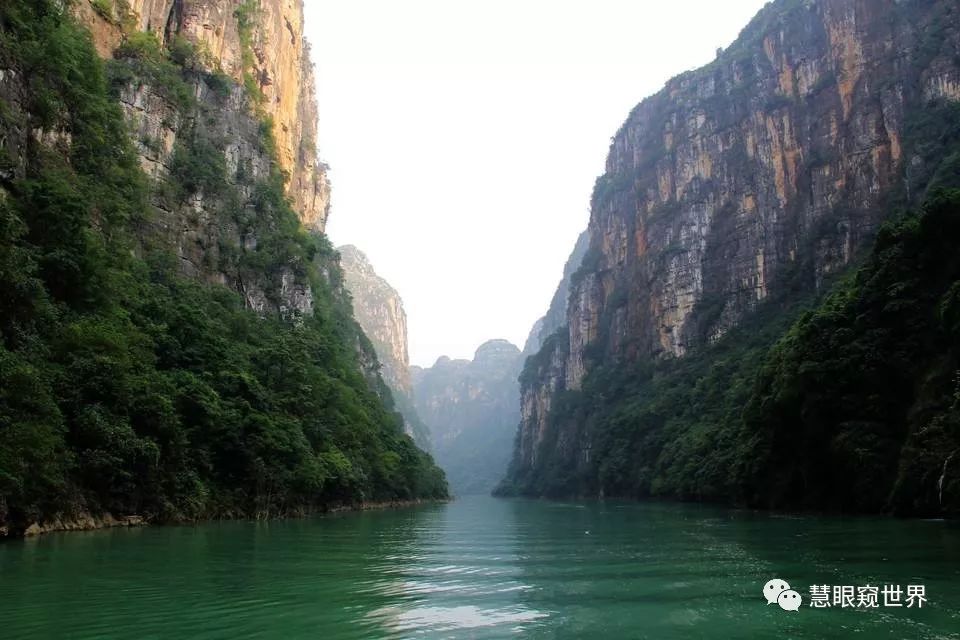 关岭花江大峡谷,中国最长的峡谷,号称"地球裂缝",两岸峰峦蜿蜒,山崖