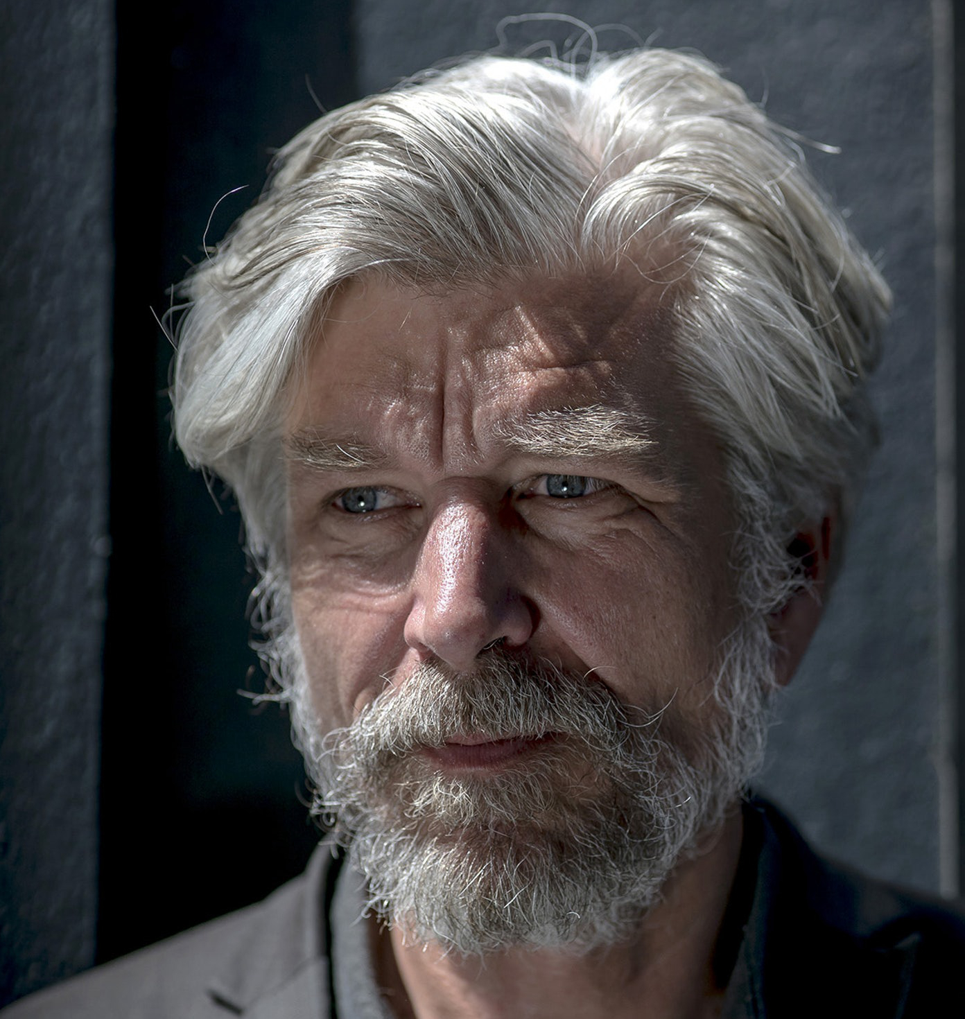 克瑙斯高:在一片声名狼藉中获得挪威最高文学奖