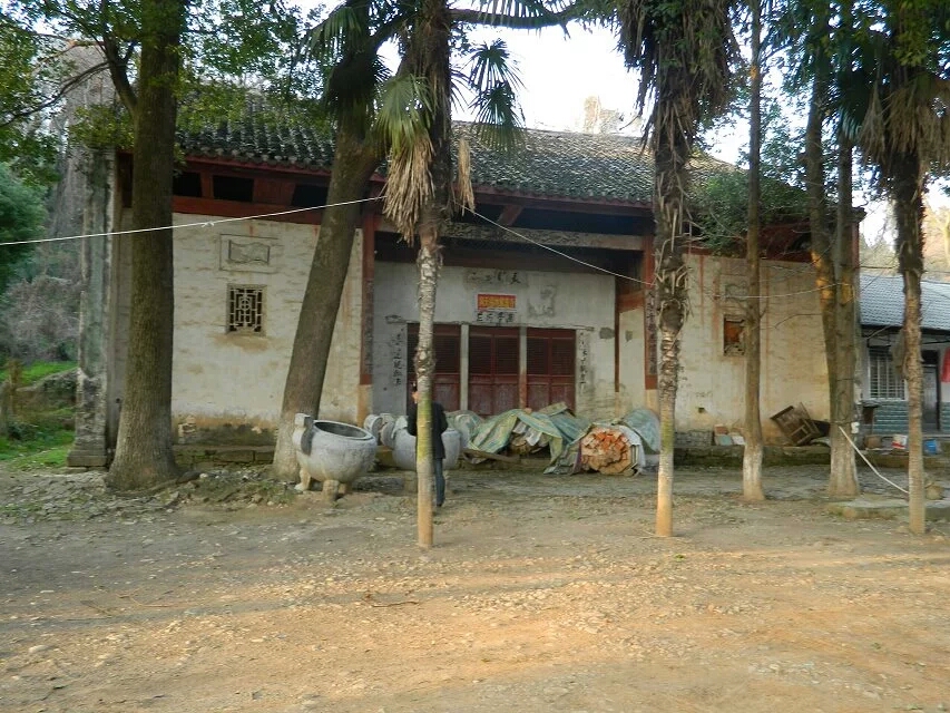 注:紫盖寺,位于湖北省当阳市半月镇 紫盖山白云峰,曾为道家三十六