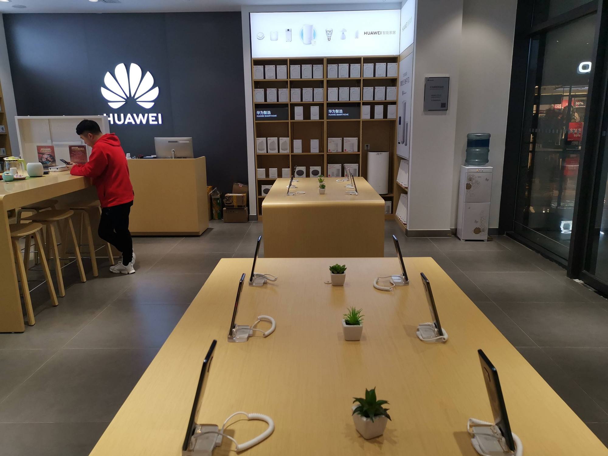 买手机是手机店还是网购好呢?偷偷告诉你真相,下次别买错了!