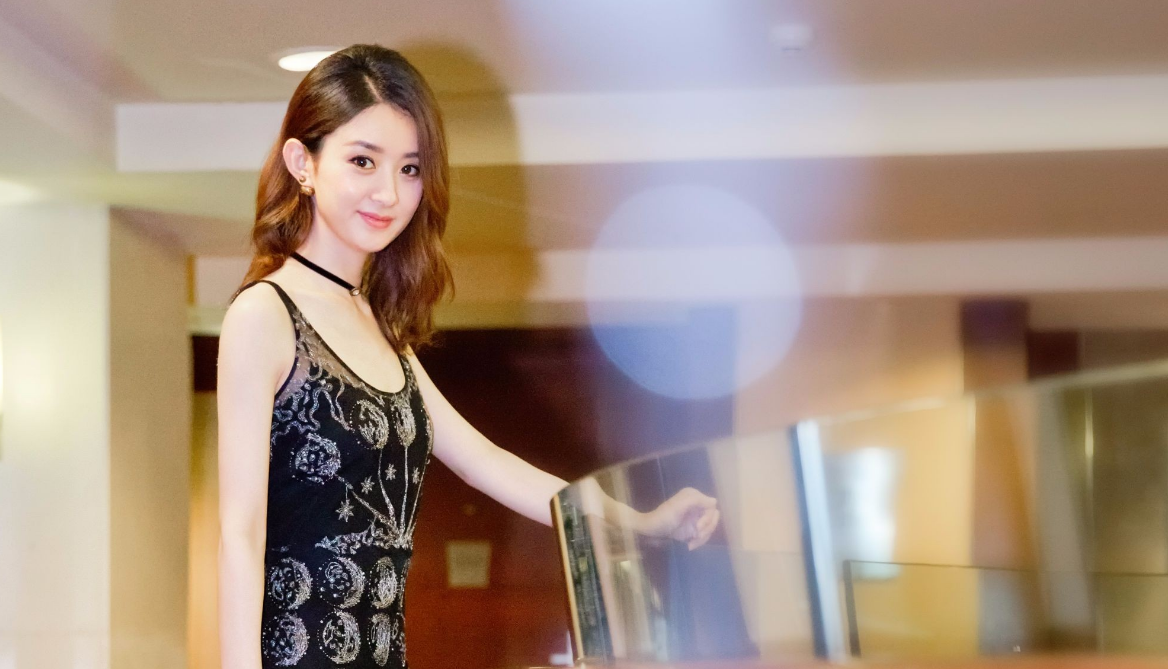 1987年10月16日,赵丽颖出生于河北廊坊市一个普通的农民家庭.