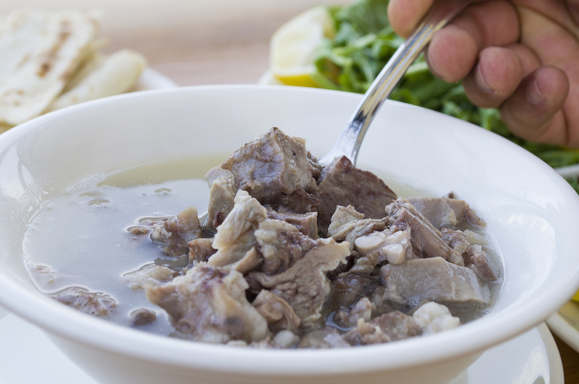 羊心炖汤带你体验中华美食魅力,红枣枸杞搭配补气养血.