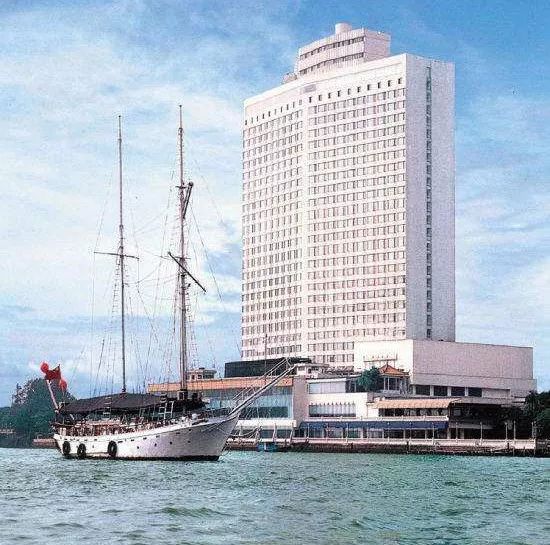 第一个五星级酒店 1983年 中国第一家五星级酒店广州白天鹅酒店开业