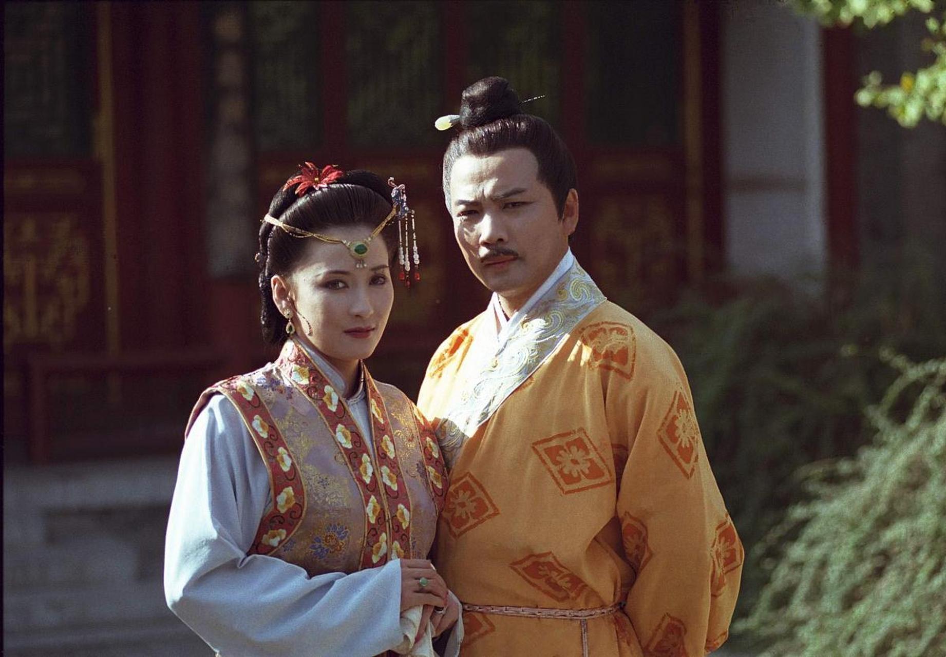 《玉楼春》中大爷由赫雷饰演,展现了一个出身书香世家的子弟,有着俊朗