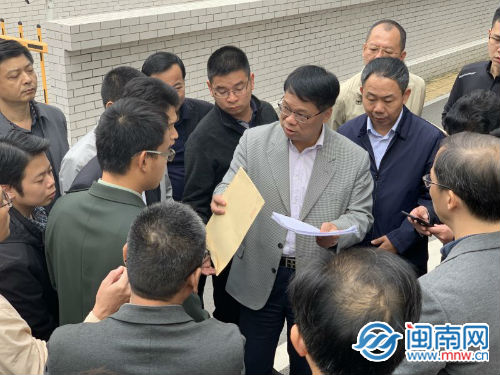漳州:张慧德带队到漳州八中调研校园规划建设工作