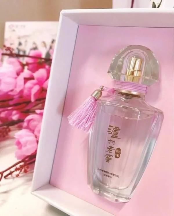 999皮炎平出口红了!"任性"玩跨界的国货还有这些