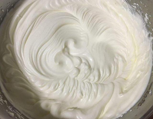 用牛奶做奶油,总是变成和果冻一样?记住这一点,保证零失败
